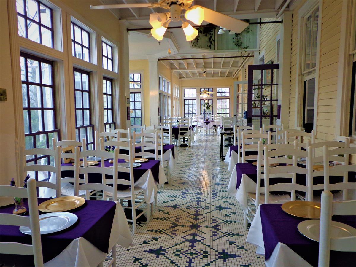 Grand Old Lady Hotel เวย์นวิลล์ ภายนอก รูปภาพ