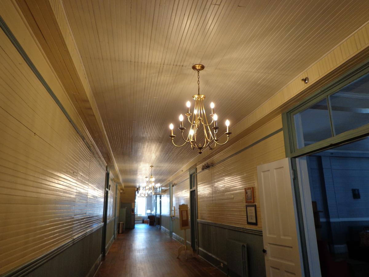 Grand Old Lady Hotel เวย์นวิลล์ ภายนอก รูปภาพ