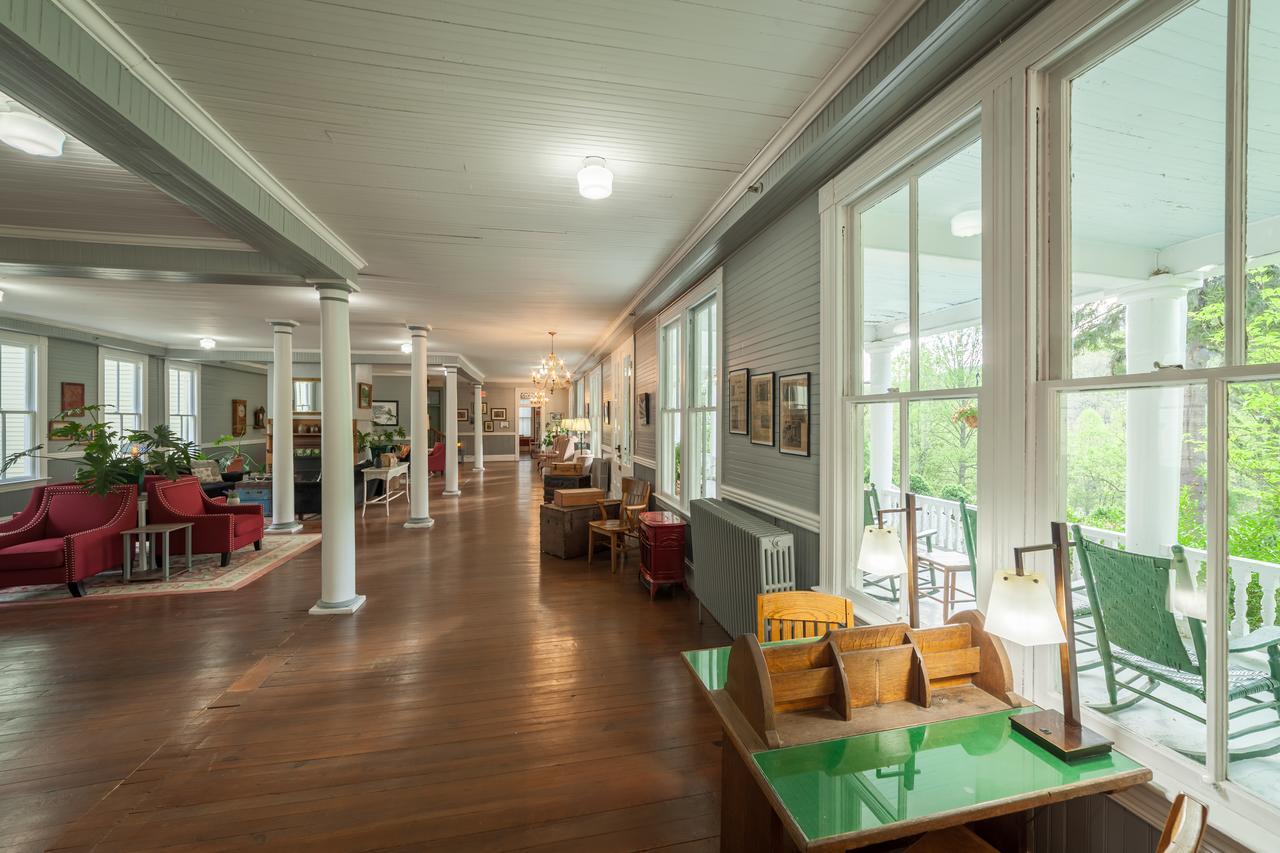 Grand Old Lady Hotel เวย์นวิลล์ ภายนอก รูปภาพ