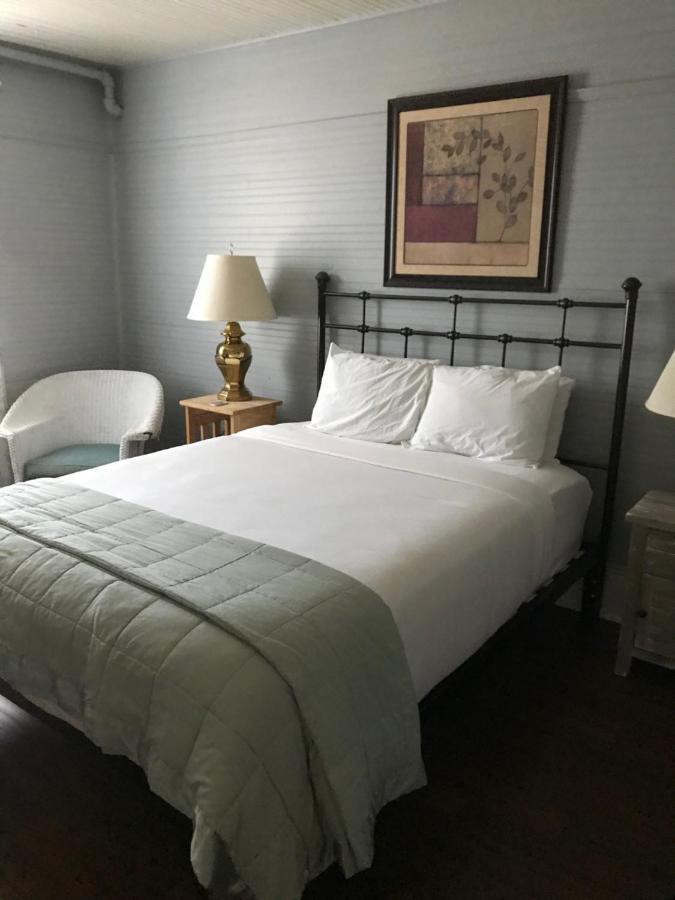 Grand Old Lady Hotel เวย์นวิลล์ ภายนอก รูปภาพ