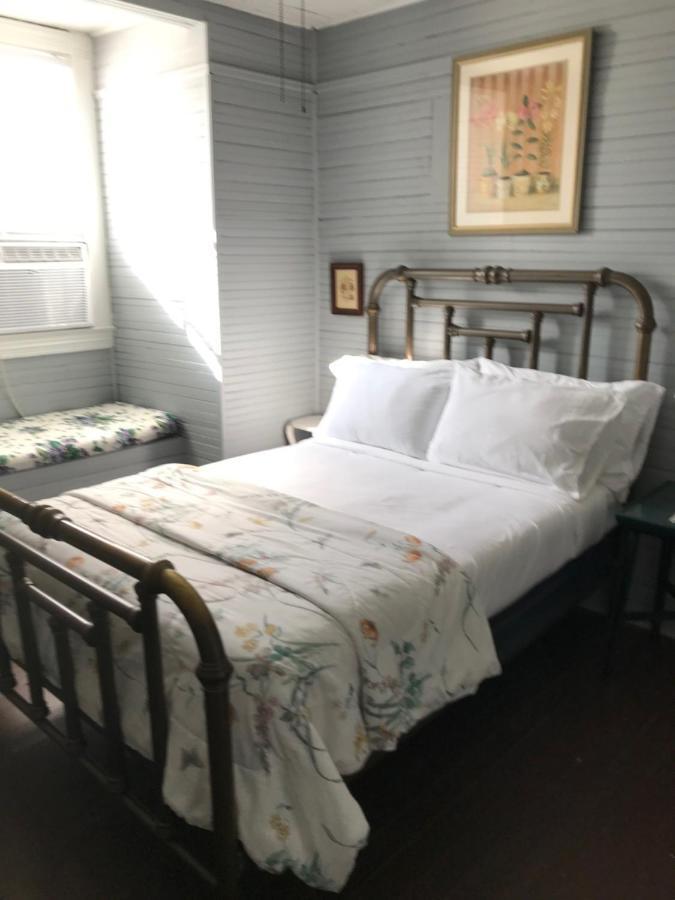 Grand Old Lady Hotel เวย์นวิลล์ ภายนอก รูปภาพ
